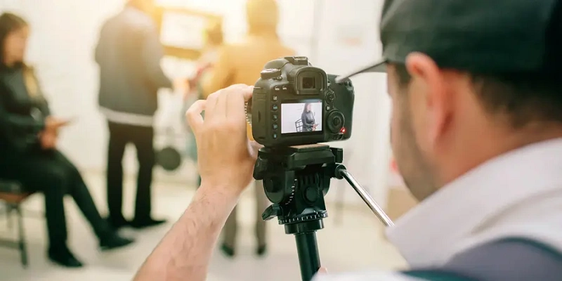 Cách quay video mượt mà nhờ kỹ thuật cầm máy