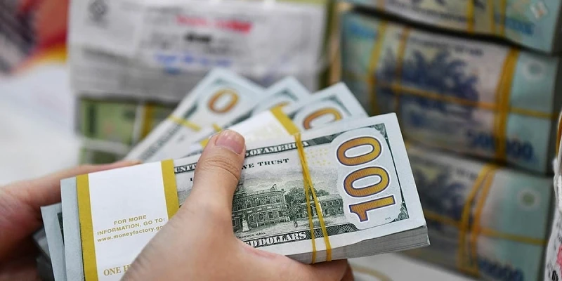 Giá USD tự do tăng mạnh ngoài thị trường